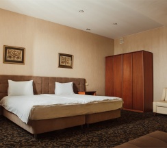 Бизнес класс комфортный с двумя кроватями/ или одной широкой кроватью и диваном-кроватью в Бенефит Плаза