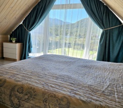 Коттедж с красивым видом из окна в Lякабанья