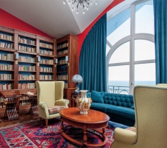 Двухместный люкс с красивым видом из окна двуспальная кровать в Villa Romanov Wine Club & SPA