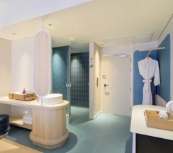 Двухместный номер Superior с видом на океан двуспальная кровать в Centara Karon Resort Phuket