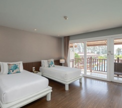 Студия с видом на бассейн в Arinara Beach Resort Phuket