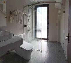 Номер Deluxe в Amia Hotel