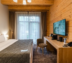 Номер Классик с двуспальной кроватью c видом на реку и балконом в Grand Chalet Altay