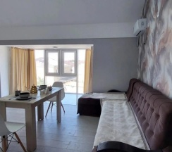 Трёхместный номер Standard с балконом и с видом на город в Кунак