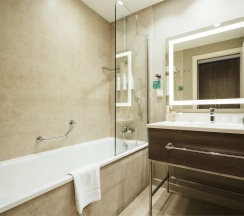 Люкс "Джуниор" (Апартамент с 2 спальнями) в Кортъярд Марриотт Сочи Красная Поляна