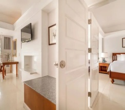 Номер Deluxe Terrace семейный Connecting с балконом в Thavorn Palm Beach Resort Phuket