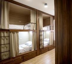 Кровать в общем номере (мужской номер) в Loft Host