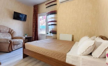 Трёхместный номер Comfort с балконом и с красивым видом из окна в Юлианна