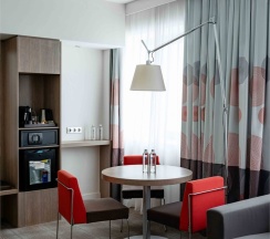Номер Люкс для маломобильных - с двуспальной кроватью в Novotel Москва Киевская