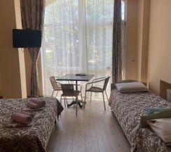 Четырехместный номер комфорт Quadriple в Бриз