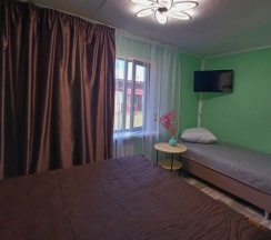 Номер с отдельным входом, двуспальная и односпальная кровати. в Аршан