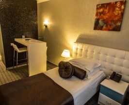 Улучшенный одноместный номер с террасой (с завтраком) в Aglaya hotel&courtyard