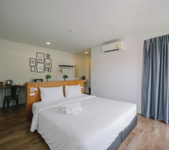 Люкс с видом на море в The Arbern Hostel x Bistro