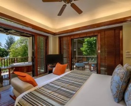 Четырёхместный номер клубный Premium Deluxe с видом на океан в Отель Centara Grand Beach Resort and Villas Krabi