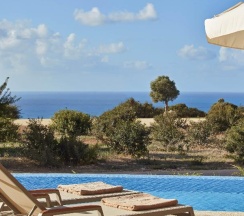 Семейный номер Standard с частичным видом на море в Aphrodite Hills Hotel