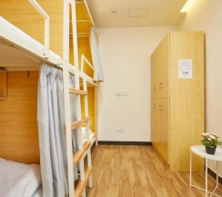 Кровать в общем номере (мужской номер) (общая ванная комната) в Meego Qingwen Hotel