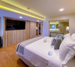 Четырёхместный люкс Family с 2 комнатами в Phuket Graceland Resort And Spa