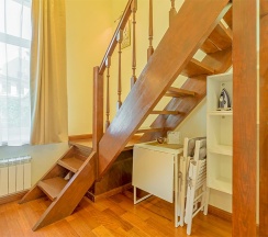 Двухуровневая студия для троих в Цветной Петербург дом художников