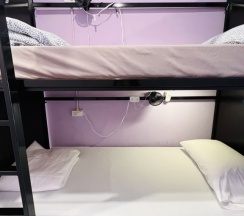 Кровать в общем номере (женский номер) с балконом в Hostel El biografo