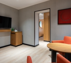 Двухместный люкс двуспальная кровать в Отель Ramada Encore by Wyndham Tashkent