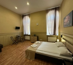 Семейный номер с двуспальной кроватью и диваном в Boho Centr Nevsky 140 Hotel