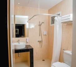 Одноместный номер Deluxe с видом на город двуспальная кровать в Casa de Coral Phuket