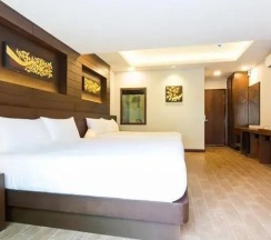 Четырёхместный семейный номер Sapphire с видом на город в The AGATE Pattaya Boutique Resort