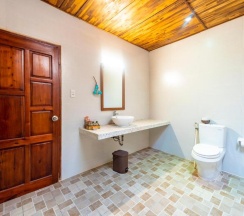 Двухместный номер Deluxe с частичным видом на море двуспальная кровать в Blue Sea Resort