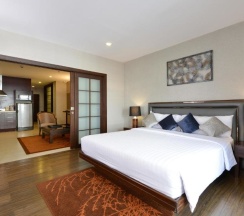 Трёхместный люкс Deluxe в Grand Asoke Suites Boutique Residence