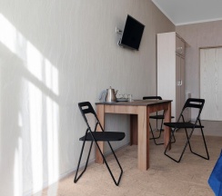 Стандарт 3-х местный с видом на улицу в Лабиринт