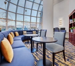 Представительский номер, с доступом в представительскую гостиную, с одной большой кроватью в Сафмар Грандъ