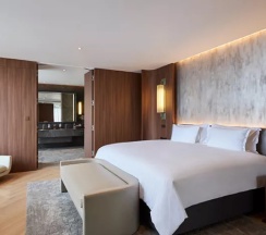 Двухместный люкс Royal двуспальная кровать в Centara Grand & Bangkok Convention Centre at CentralWorld