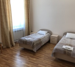 Кровать в общем номере с двумя кроватями в Парнас