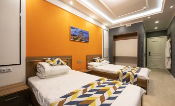 TWIN 105, 106 в Double L Hotel