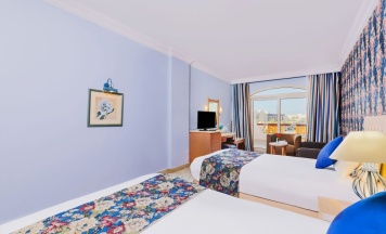 Двухместный номер Superior с видом на бассейн 2 отдельные кровати в Royal Lagoons Resort & Aqua Park Families and Couples ONLY