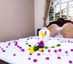Двухместный номер Standard с видом на озеро двуспальная кровать в Mui Ne Alena Bungalow Hotel