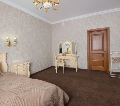Номер люкс №207 в Hotel central