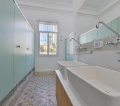 Кровать в общем номере (женский номер) в Caravan Hostel Tel Aviv By Roger Age 18-45