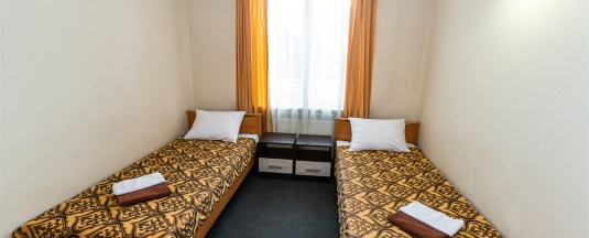 Стандартный четырехместный номер в Ям