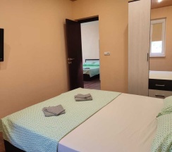 Шестиместный полулюкс с 2 комнатами с балконом и с красивым видом из окна в Гостиница