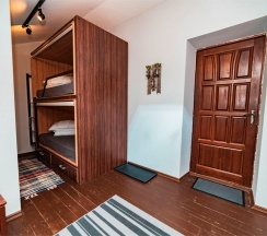 Кровать в 3-местном общем номере в Юсенги