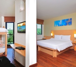 Двухместный семейный номер Standard с балконом двуспальная кровать в ibis Phuket Kata