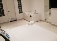 Апартаменты с 2 комнатами в Vtsix Condo Service at View Talay Condo