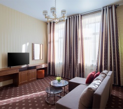 Апартаменты с ванной и балконом в My Favourite Garden Hotel