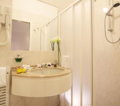 Трёхместный номер Standard в Hotel Levante