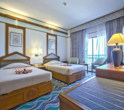 Двухместный номер Superior с балконом двуспальная кровать в Asia Cha Am Hotel