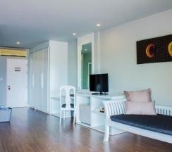 Двухместная студия с видом на бассейн двуспальная кровать в Arinara Beach Resort Phuket