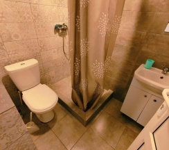 Номер стандарт эконом с 1 односпальной и 1 двуспальной кроватью в Гравитация