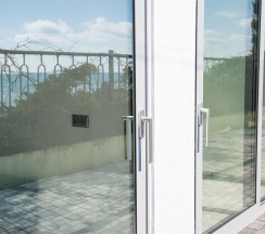 Улучшенный двухместный номер с 1 кроватью или 2 отдельными кроватями и видом на море в La familia