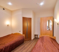 Бюджетный трехместный номер с собственной ванной комнатой в Аллан